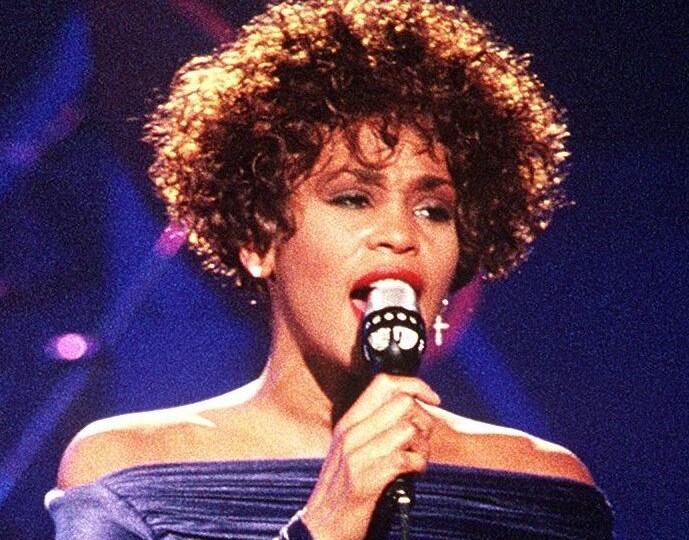 Уитни Хьюстон / Жизнь, карьера и наследие легендарной певицы