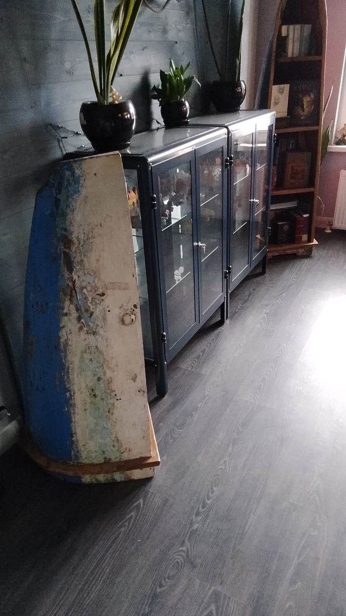 Витрина IKEA FABRIKOR дизайнера Nike Karlsson, стеллажи LikeLodka.