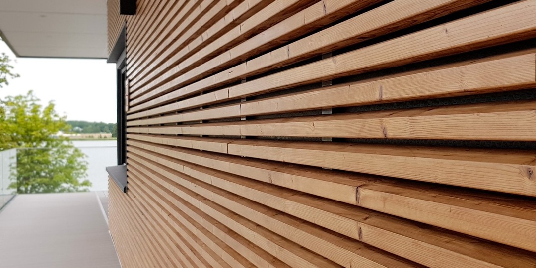 Лучше сайдинга и дешевле штукатурки: фасад на 80 лет своими руками