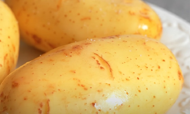 Картофель под сыром и беконом: новое главное блюдо для семейного ужина