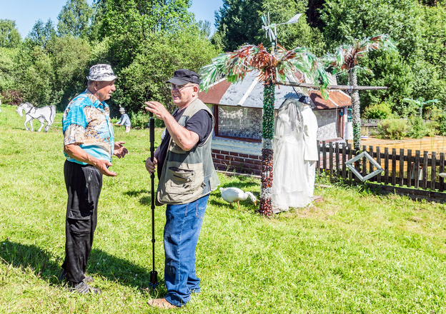    Мастер из Мякишей создал своими руками уголок русской души