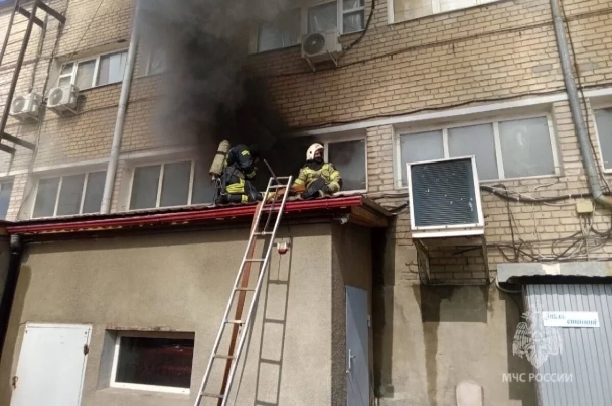    Площадь пожара в новошахтинском ТЦ увеличилась до 1,3 тыс. кв. метров