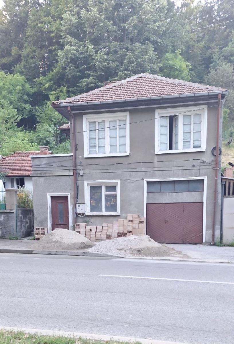 Вот здесь муж ремонтом и занимался.