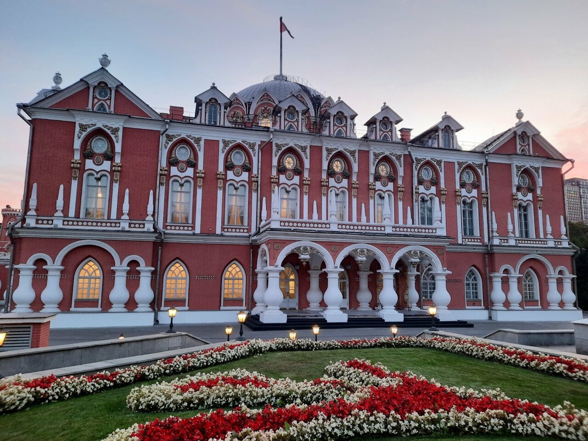 Петровский путевой дворец