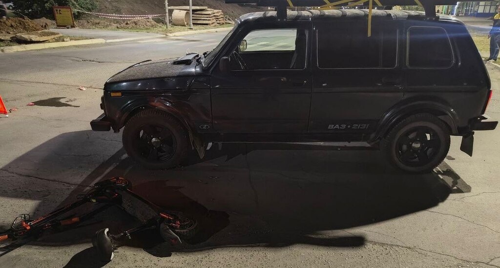    В Гае водитель автомобиля сбил 15-летнего самокатчика. Момент ДТП попал на видео