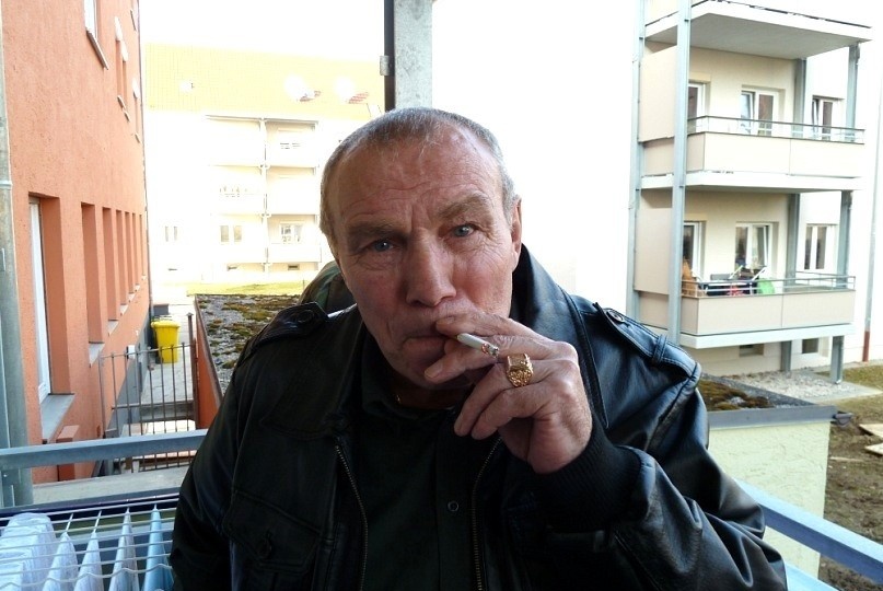 Можно ли курить на балконе своей квартиры: вся правда, о которой молчат