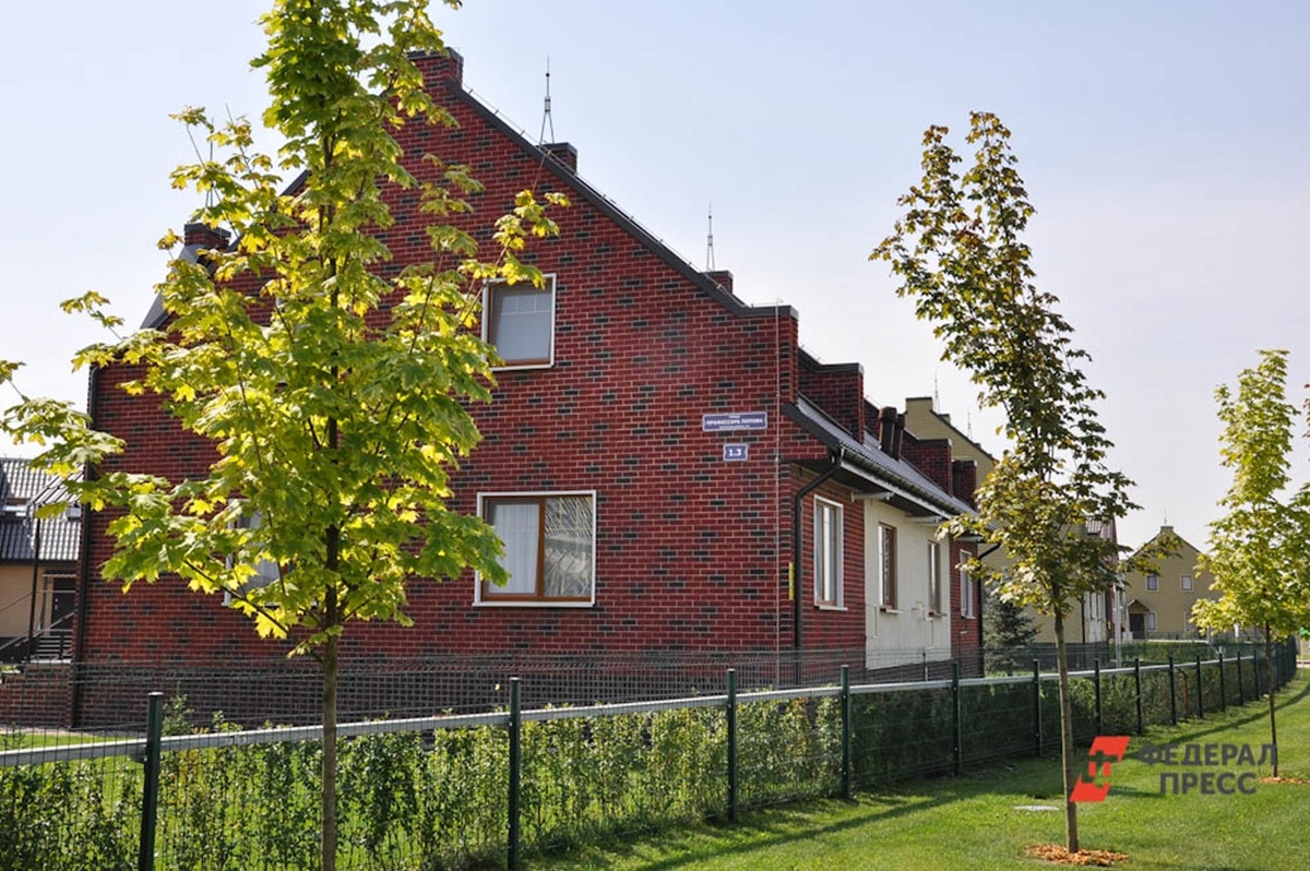 Количество сделок на рынке загородного жилья сократилось 3–3,5 раза.  Фото: Фото: ФедералПресс / Екатерина Лазарева