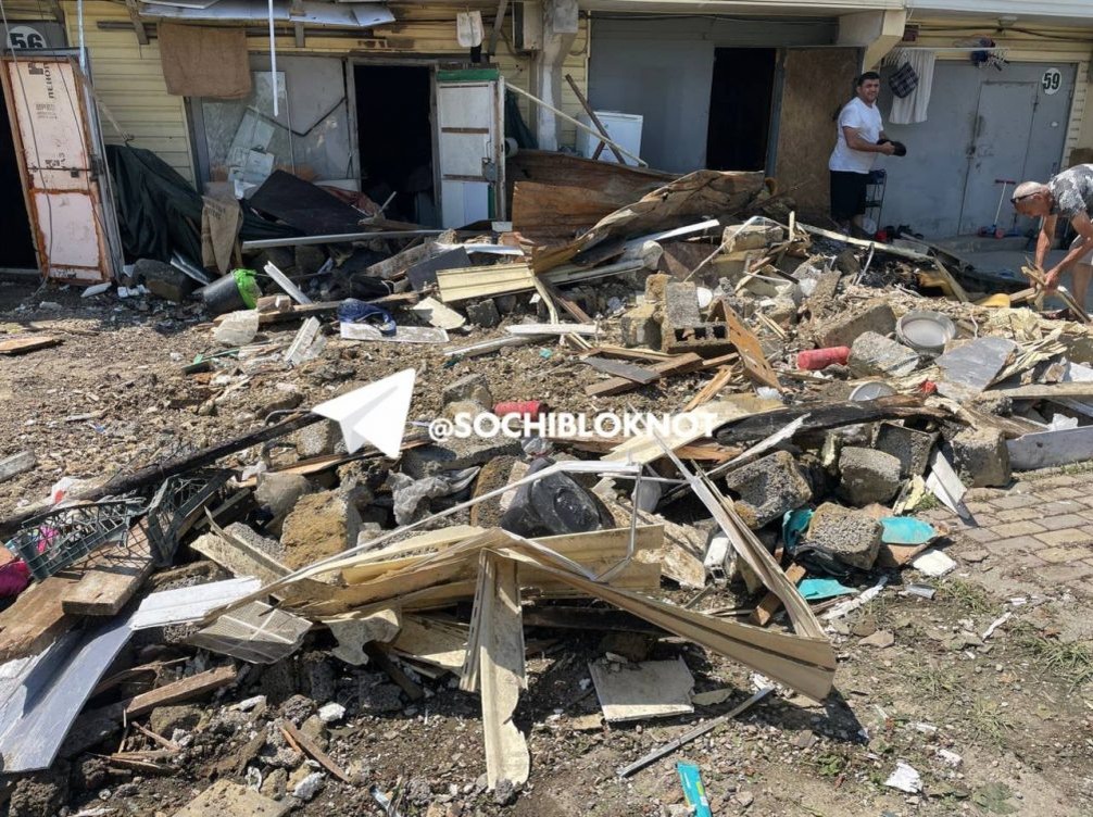    Последствия прилётов. Фото: "Блокнот Сочи"