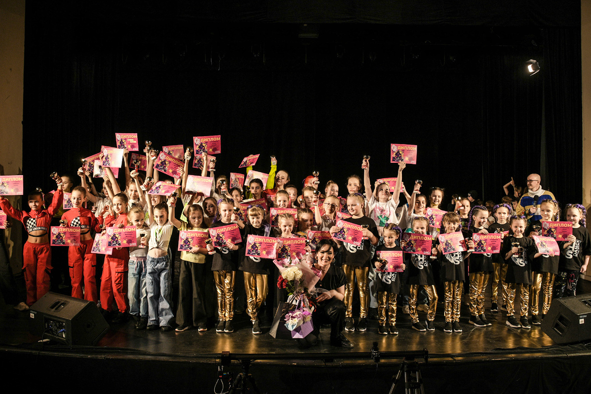 В школе DHS мы изучаем разные стили : от современности до уличных стилей с историей.