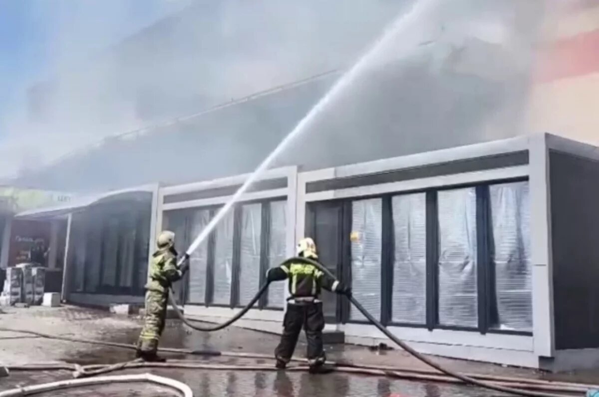    На месте пожара в новошахтинском ТЦ обнаружили тело женщины