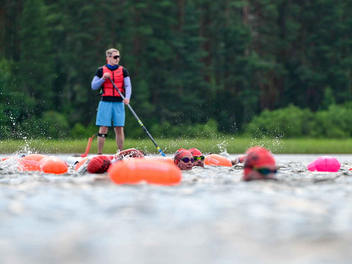 Сопровождение пловцов на общем заплыве