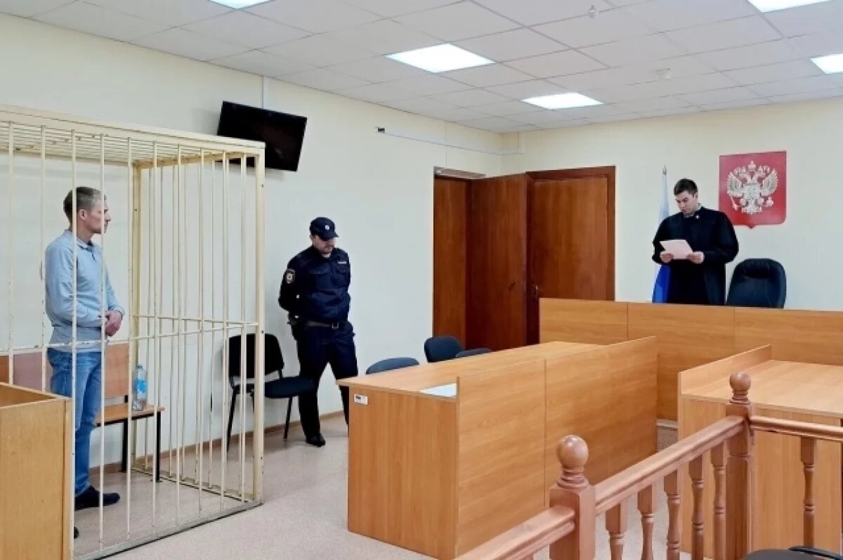    Искромсал уже мёртвую.