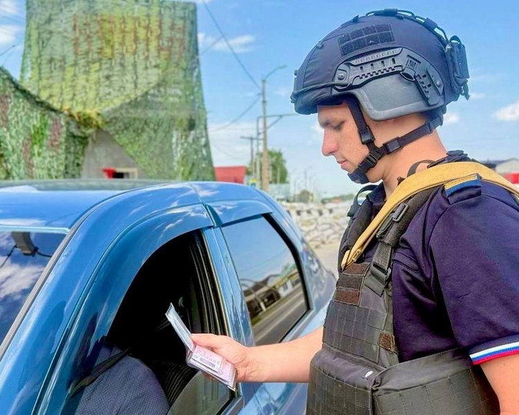     В Курской области на посту задержали 25-летнюю девушку с наркотиками