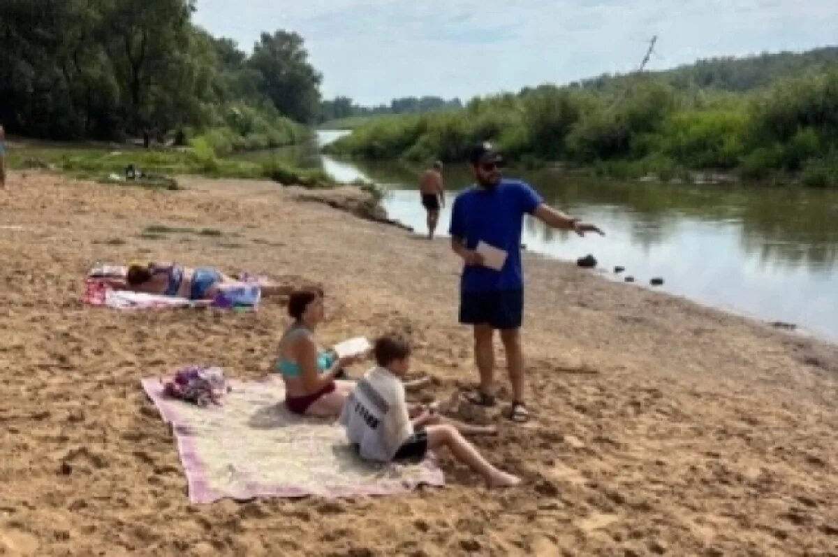    Оренбуржцы продолжают отдыхать на опасных пляжах на ул. Красная площадь