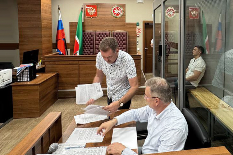    Адвокаты Рамиль Ахметгалиев и Николай Соколов настаивают на том, что у болезни Миронова необратимый характер.   
Фото: Марат Закиев