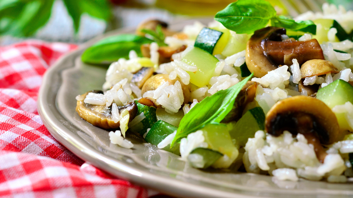 Фото Lilechka75 от Getty Images/CanvaPro. Кабачки. Рецепты из кабачков. Салат с кабачками. Рецепты. Вкусные рецепты. Простые рецепты