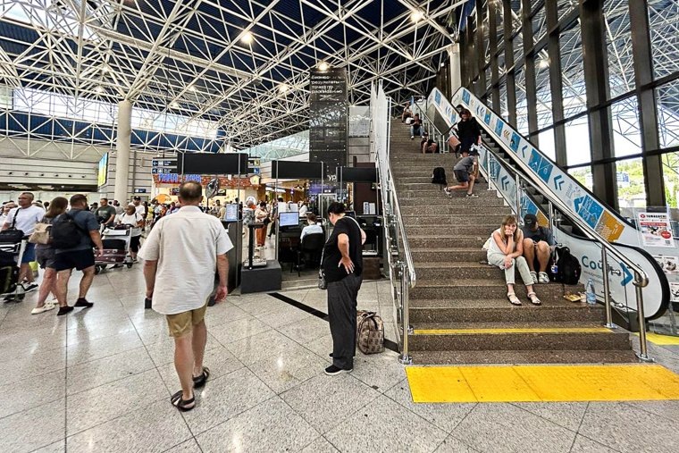 В ночь атаки было введено временное ограничение на полеты, что вызвало задержку почти 80 рейсов. Фото: Милена Бозрикова/ТАСС