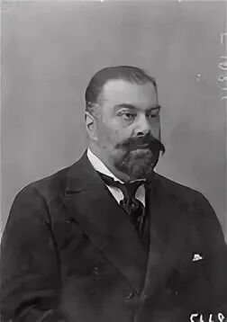 Орлов-Давыдов Алексей Анатольевич (1871-1935). Владел свыше 100 тыс. десятин, сахаропромышленник. Был прогрессистом (вышел), масон французского обряда (Достопочтимый мастер). Был шофером и помощником Керенского. Вы верите, что такие радели за крестьян?