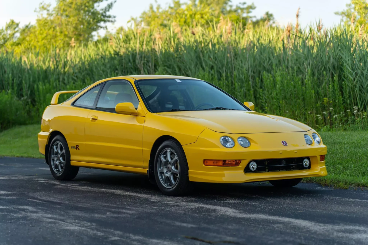    Цвет Phoenix Yellow спорткару к лицу