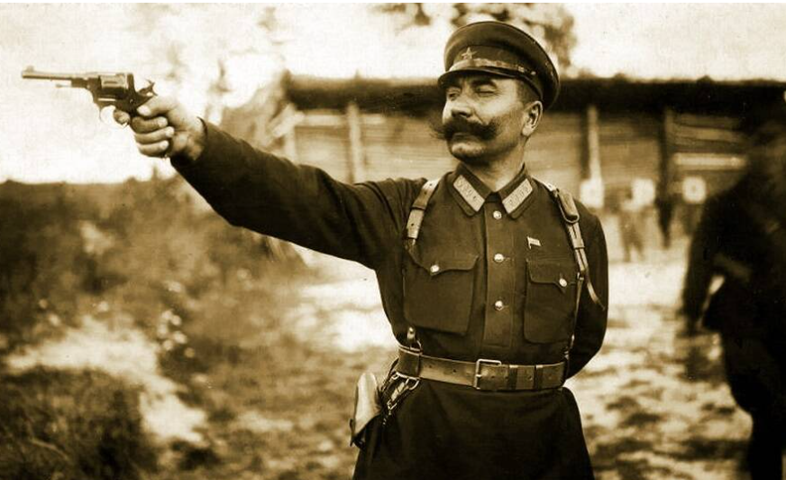 Источник - https://ifaba.ru/fotograficheskie-syuzheti/budenniy-semen-mihaylovich-na-kavkazskom-fronte.php