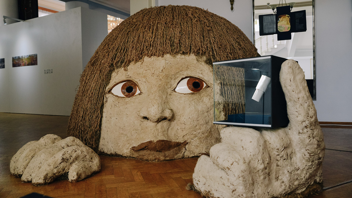 Мария Плаксина (Хо Гуй) совместно с Т. Плаксиной (Екатеринбург). «Мамина папка». Инсталляция, 2022 (с) Чувашская биеннале современного искусства