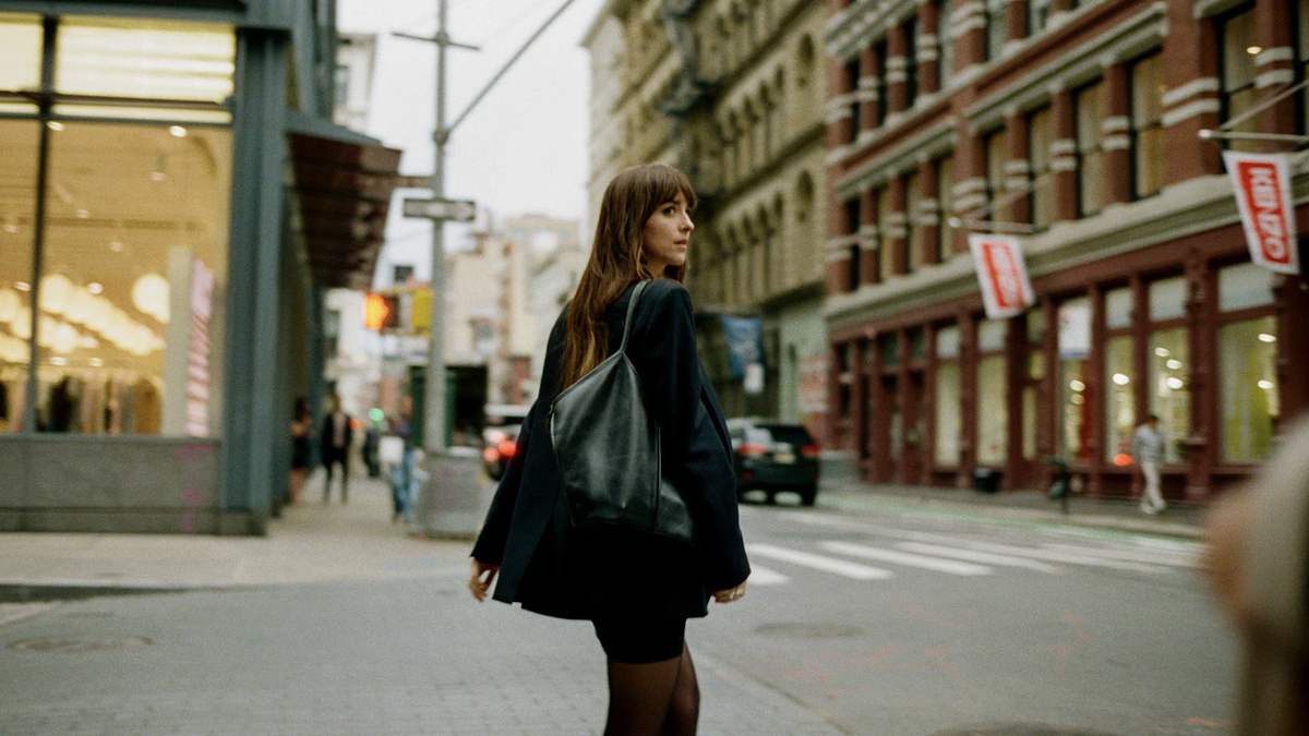 Кадр из фильма "Материалистка"