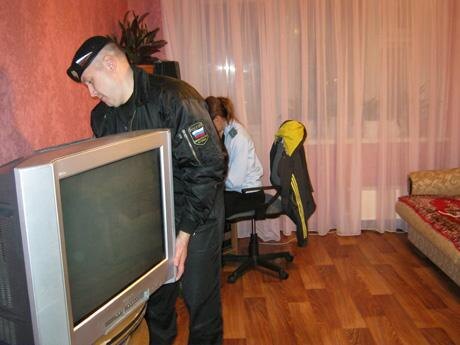 Верховный суд уточнил порядок взыскания мебели у граждан за долги