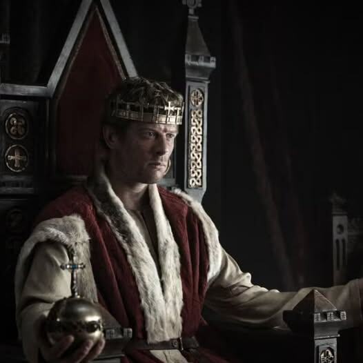     Джеймс Нортон и Николай Костер-Вальдау собирают войска для битвы в трейлере «Короля и Завоевателя»