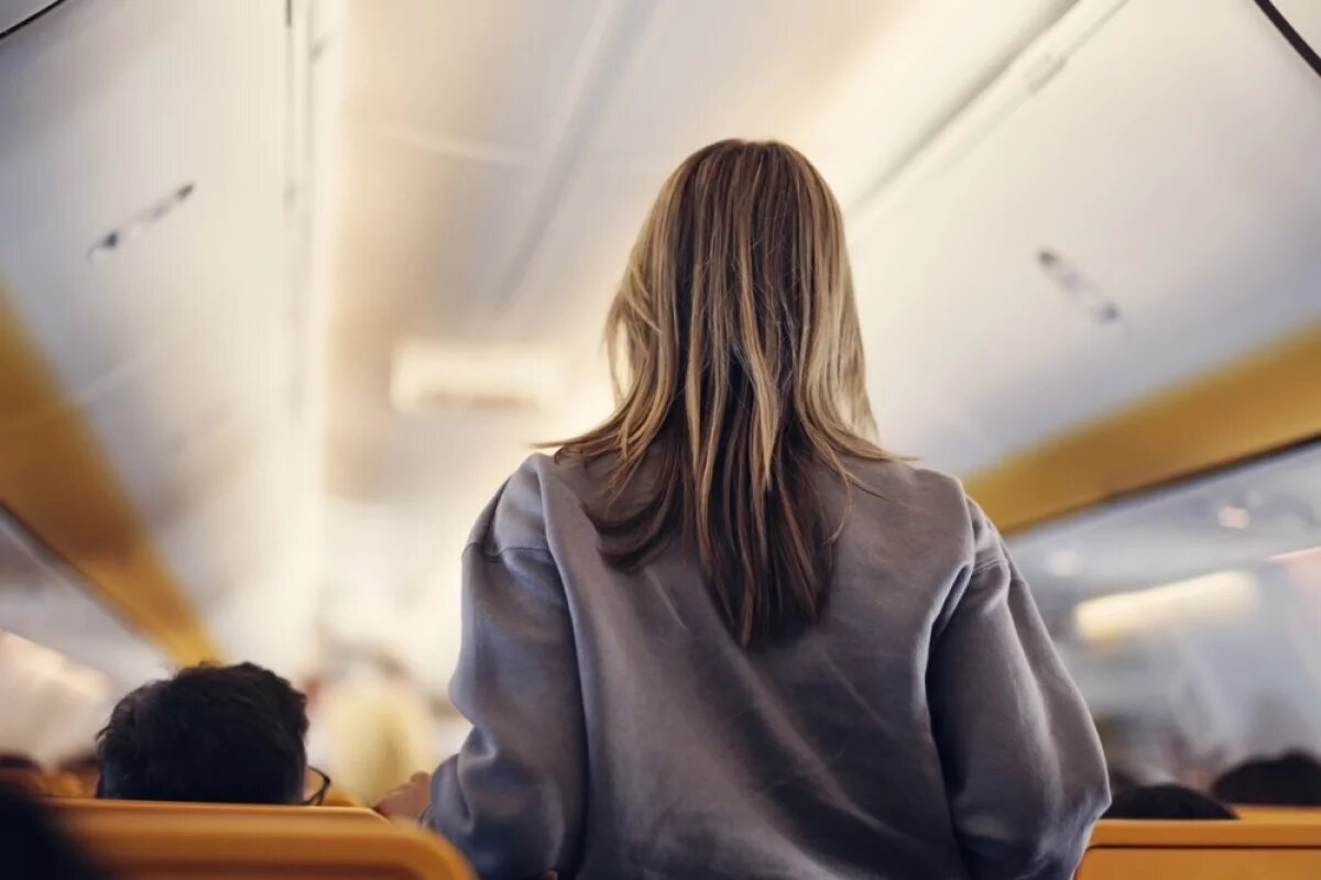    Все началось с того, что девочка-подросток заметила странный пакет на крышке унитаза.