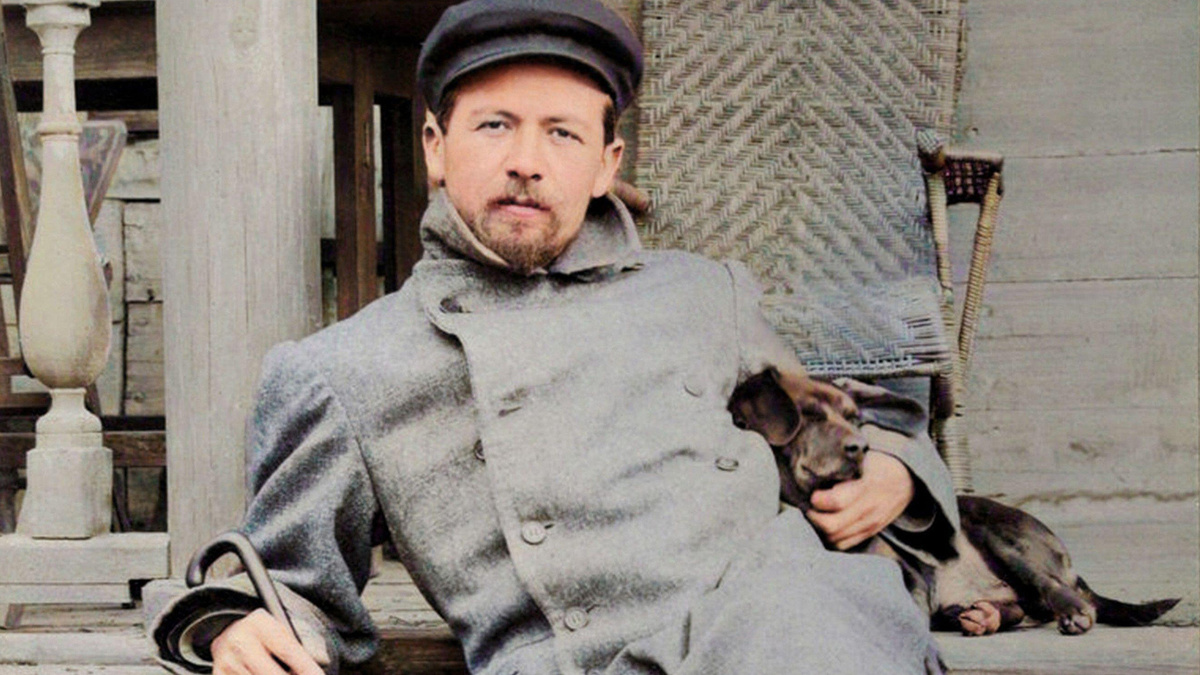 Антон Чехов с таксой Хиной в Мелихово / Legion Media