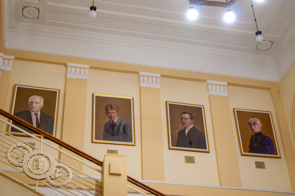 Российский государственный гуманитарный университет (РГГУ) на Миусской площади, д. 6. 