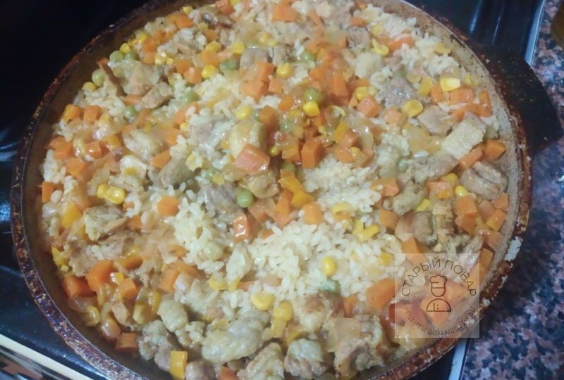 Рис с мясом и овощами «Мозаика», рецепт яркого, многоцветного и вкусного домашнего блюда