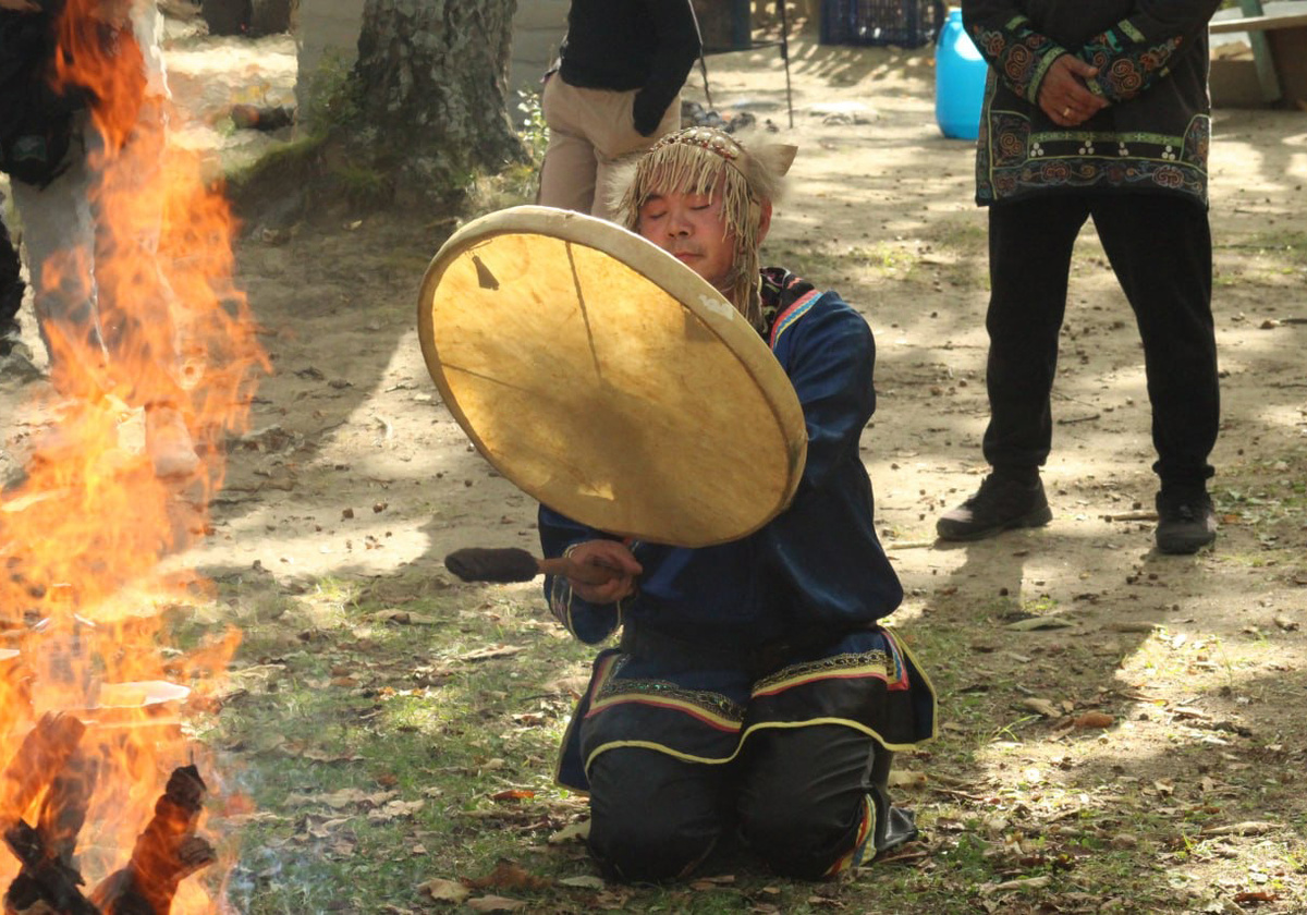 В прошлом году обряд проводил удэгеец Андрей Кя из с. Красный Яр.