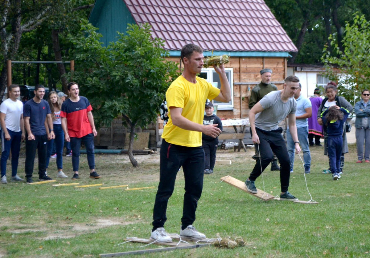 Национальные игры на празднике Сагди Дава.