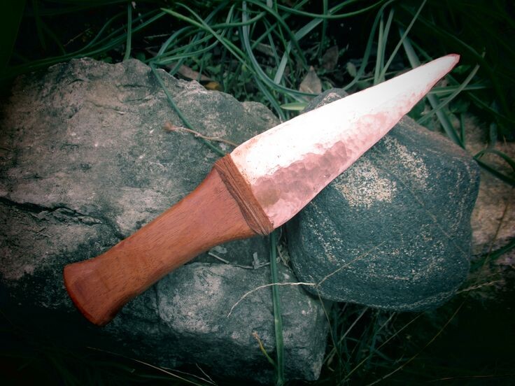 Нож выполненный по образу кремневых ножей (реконструкция)