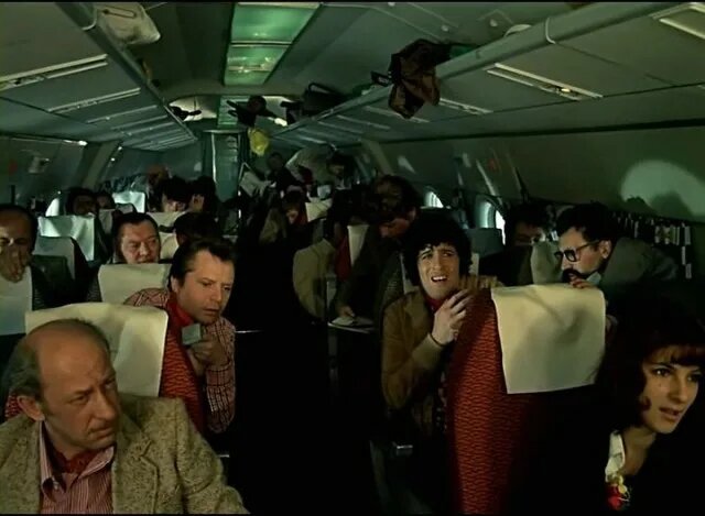 Кадр из комедии СССР «Невероятные приключения итальянцев в России»