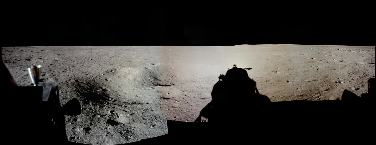 Первая панорама сденланная после посадки через иллюминатор. НАСА