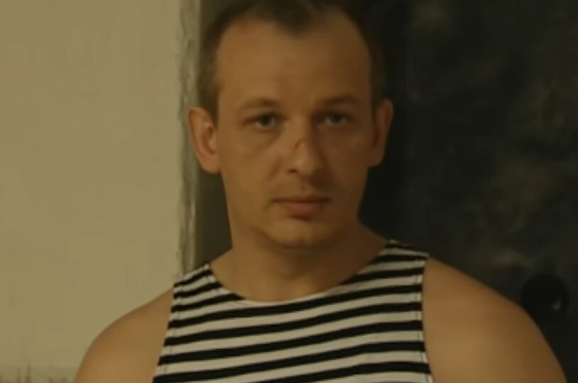 Способен ли один морпех сломать четверых беспредельщиков в тюремной камере, как показано в телефильме «Боец»