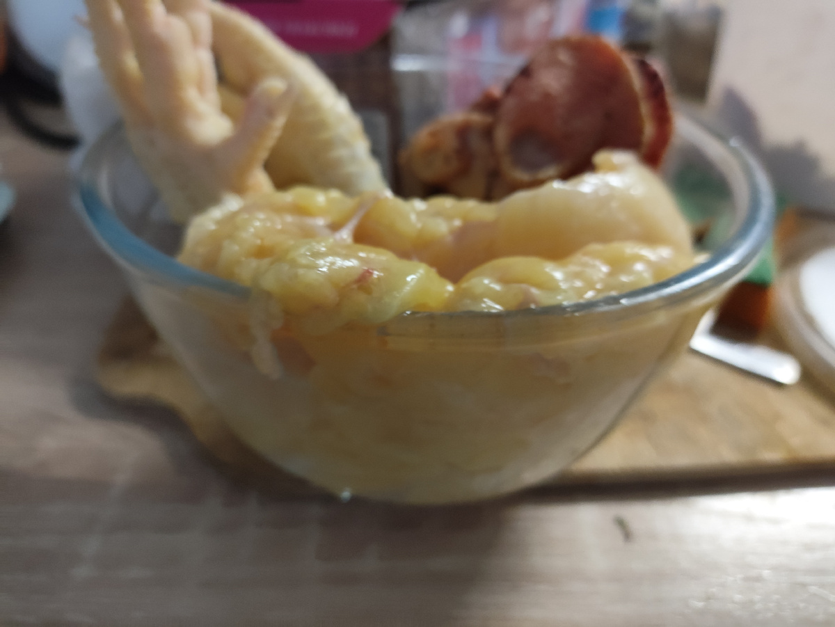 Сала половина миски