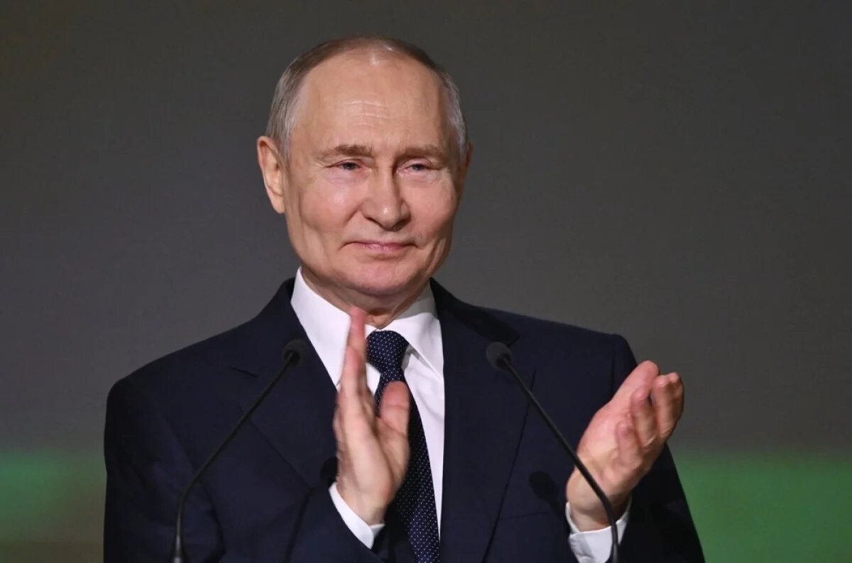    Путин дал команду на подъем флага над атомной подлодкой «Князь Пожарский»