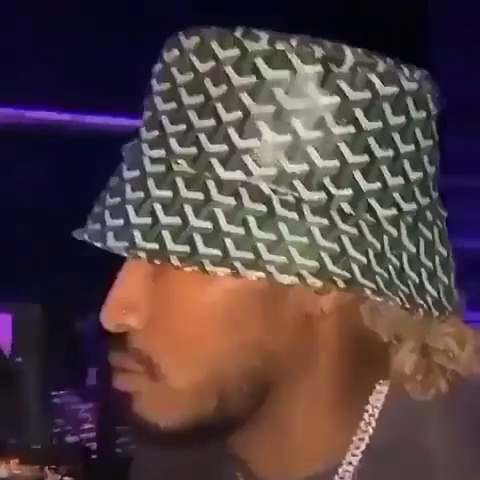 ОТрывок трека Future - "Gucci Bucket Hat".