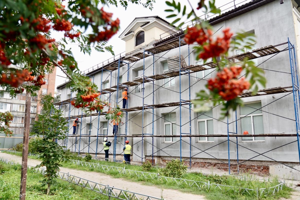   По словам Юрия Шалабаева, обе школы вошли в перечень образовательных организаций, которые обновляются по действующим программам