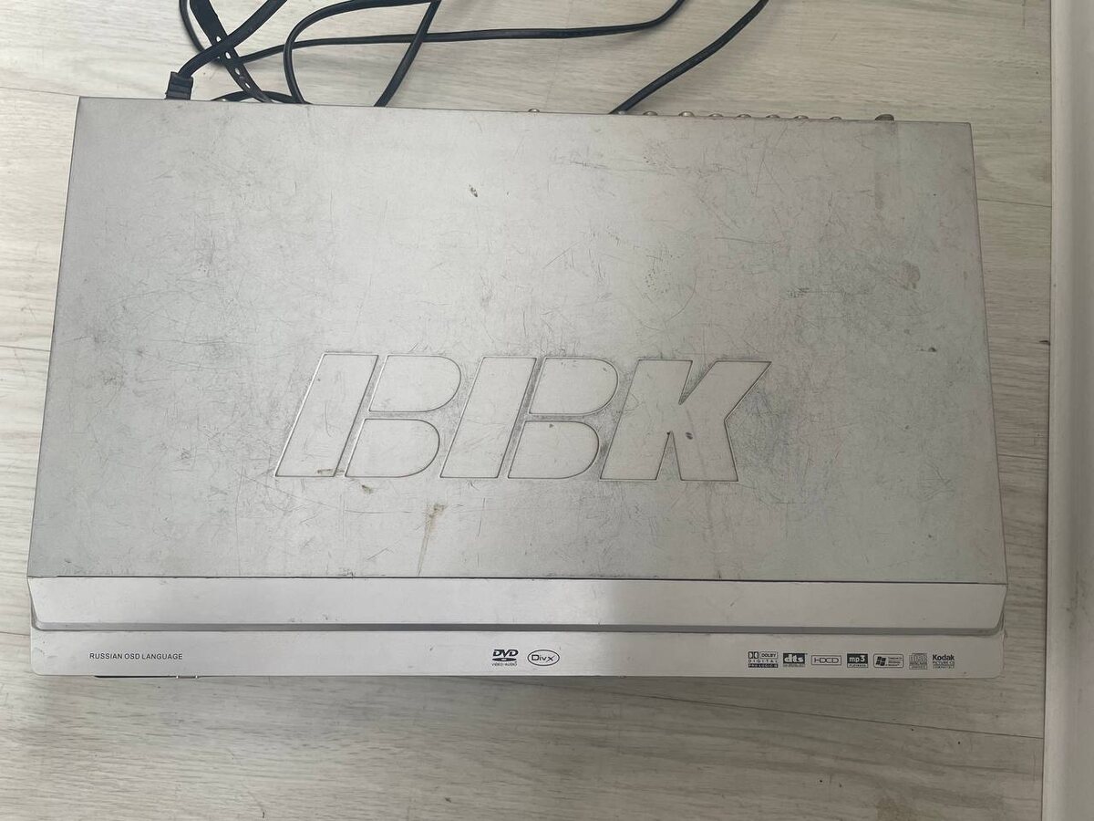 Первый плеер сверху