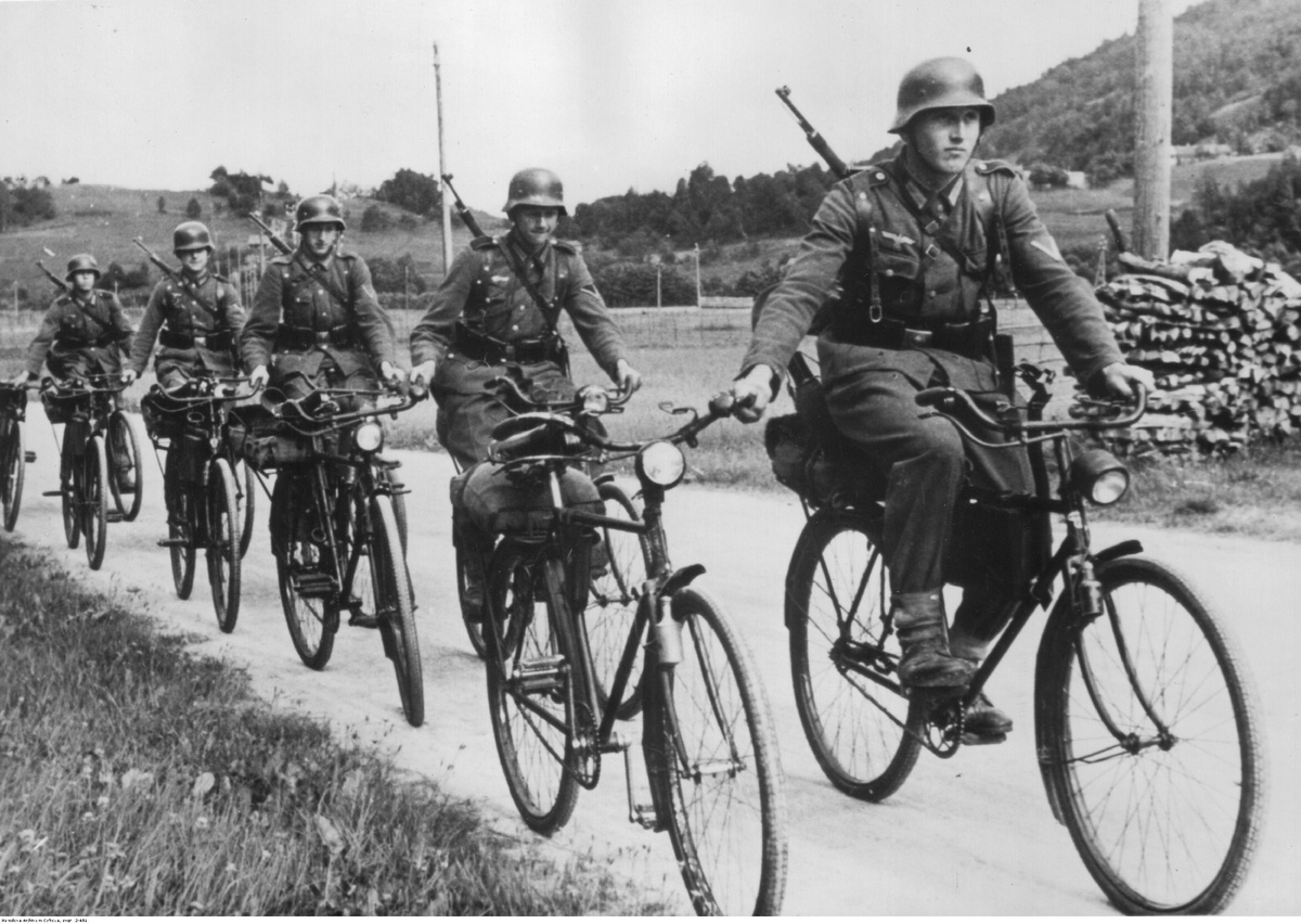 Немецкое велосипедное подразделение проводит тренировку в горах Центральной Норвегии. Октябрь 1944 года. Изображение из открытых источников 