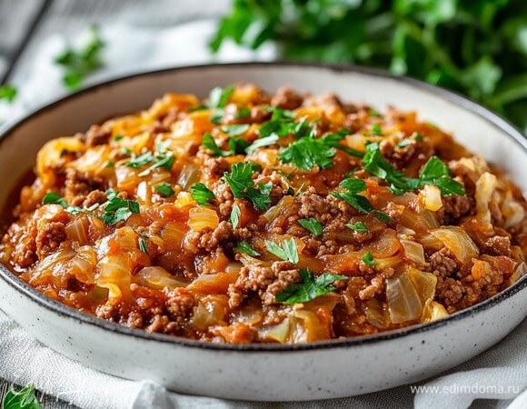 Тушеная капуста с фаршем