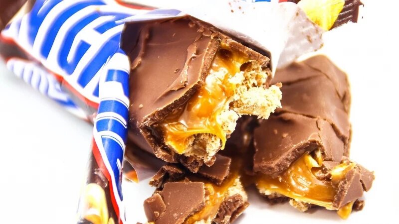     Шоколадный батончик Snickers. СС0