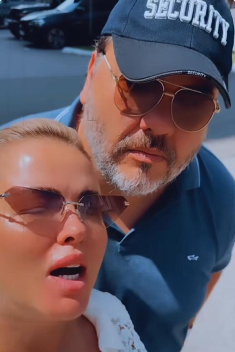    Анна Семенович с возлюбленным Денисом Соцсети