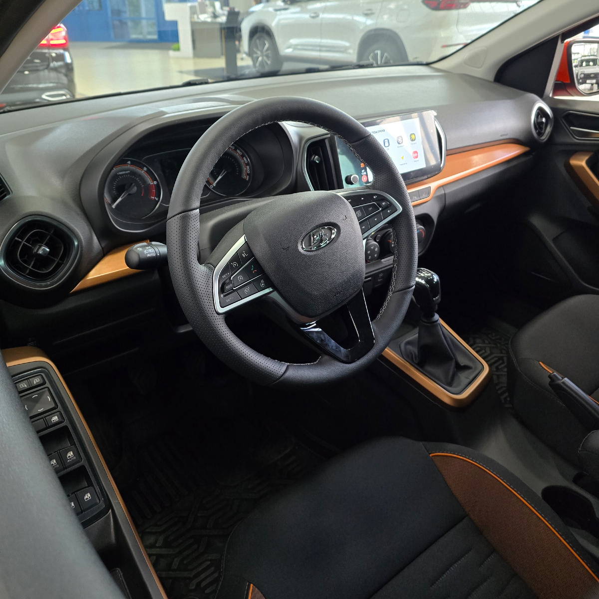 Это автомобиль в максимальной комплектации "Techno". 