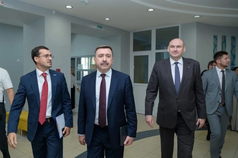    Евгений Солнцев инициировал народное обсуждение критериев для новой трудовой награды «О»