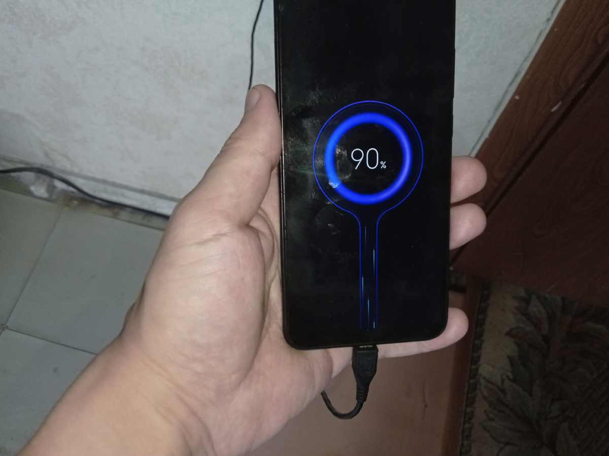 Телефон перестал нормально заряжаться, шнур еле держится в гнезде